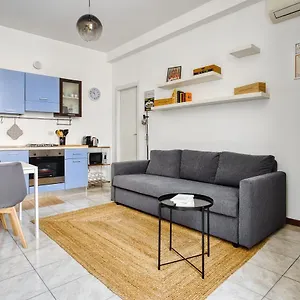 Casa Azzurra - Citta Studi- Via Lomellina , Milano Italia